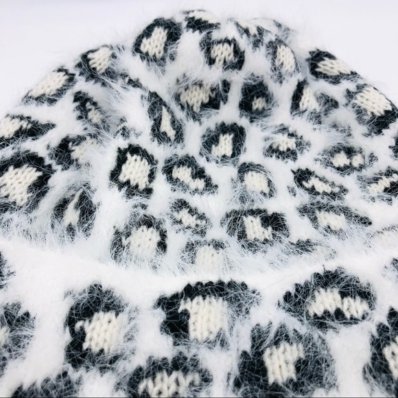So - WOMENS WHITE AND BLACK LEOPARD HAT - Picture 2 of 9
